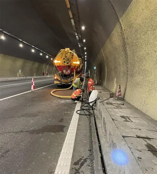 和乐镇隧道排水渠清淤